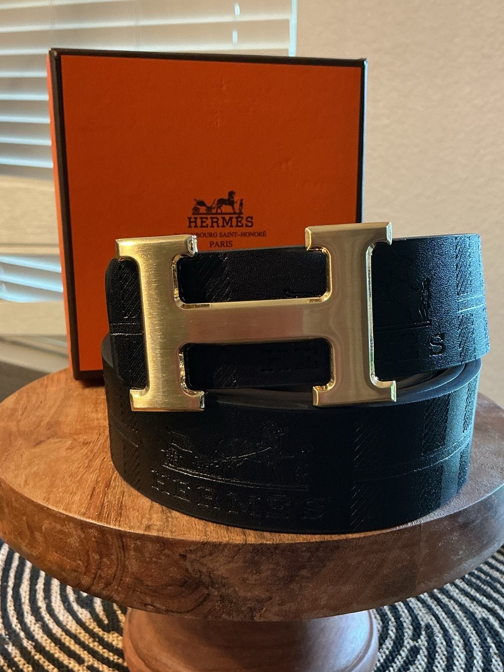 Chic "H" Buckle Belt • Black & Gold • Size 125 (50) • Statement Piece